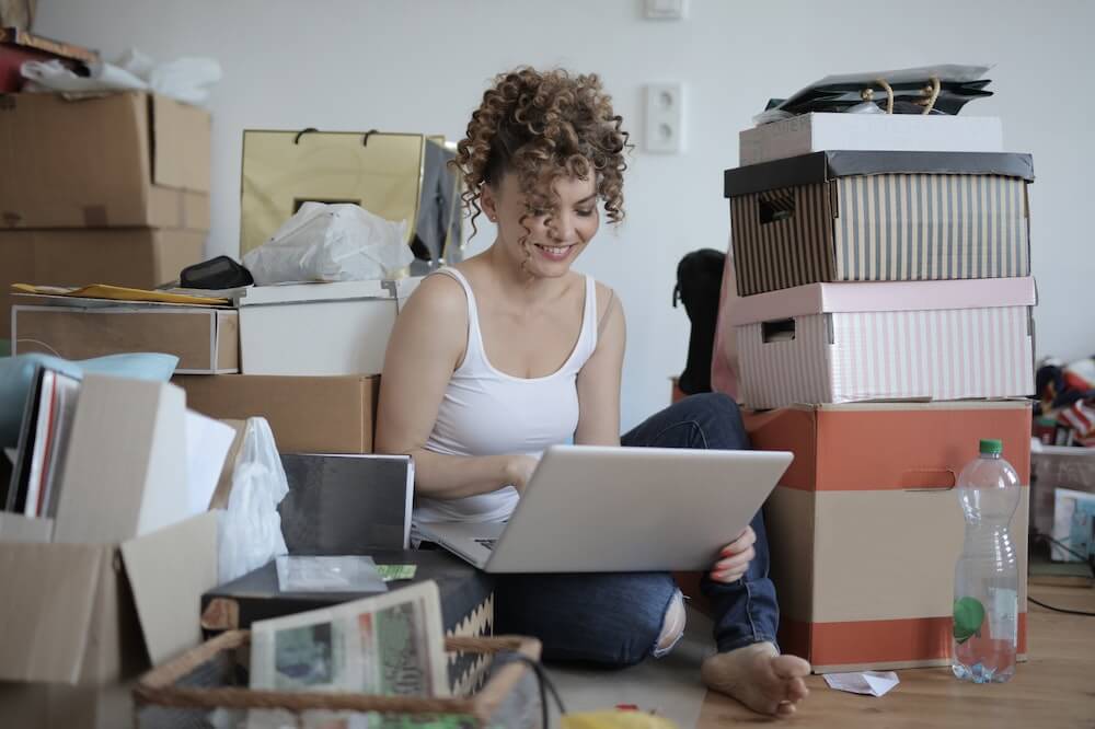 Cramped-work-space-abundance-mindset