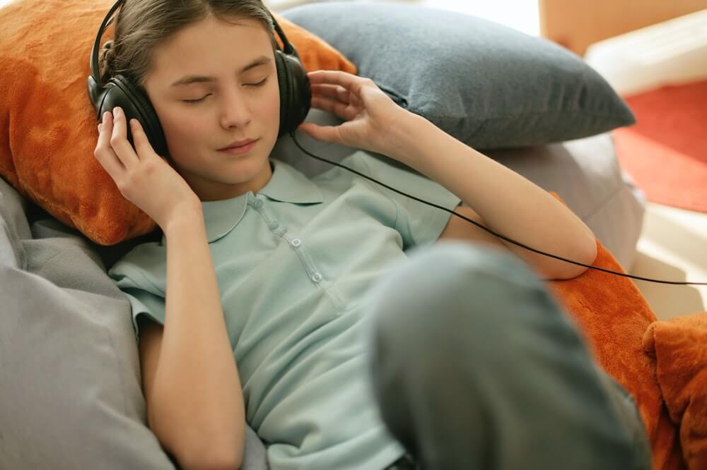 girl-listening-subliminal-audio-manifestation