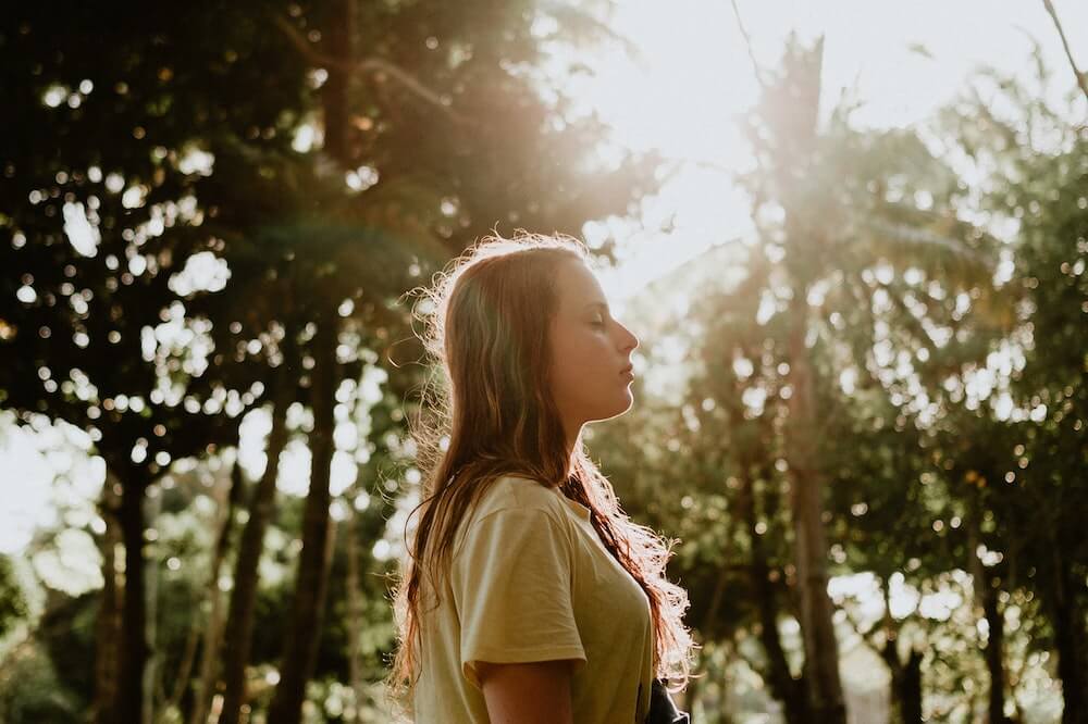 woman-closed-eyes-visualizing