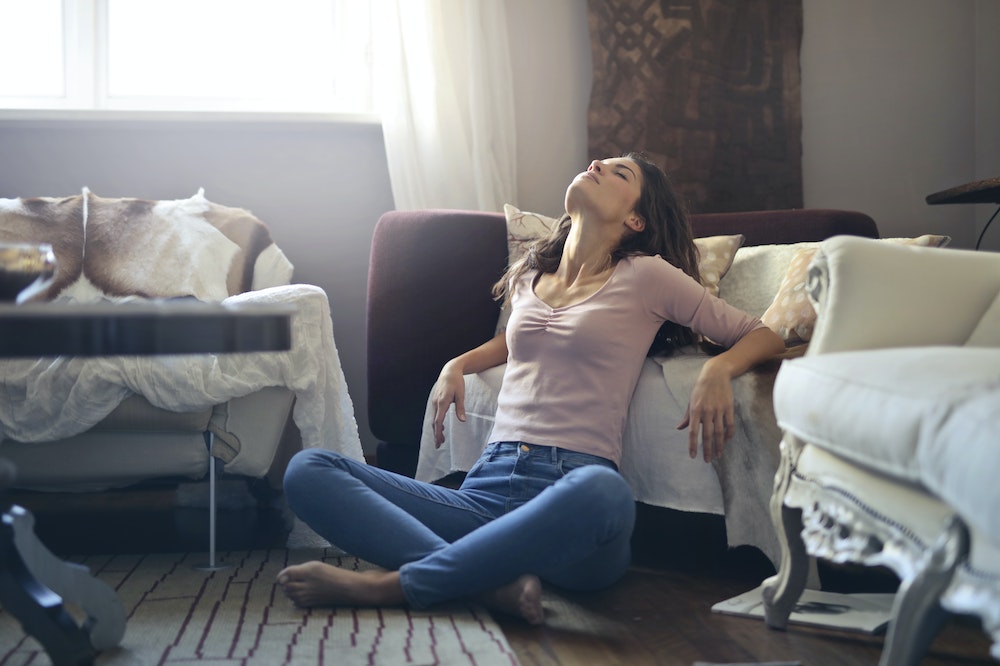 woman-visualising-manifestation-methods