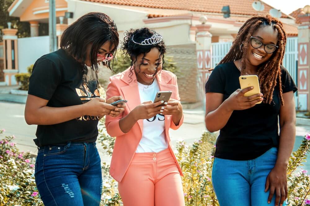 Girls-looking-smartphone-Social-media-addiction