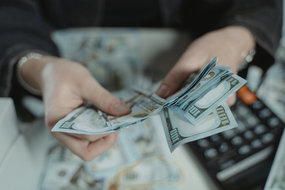 Minimalist-lifestyle-person-counting-money