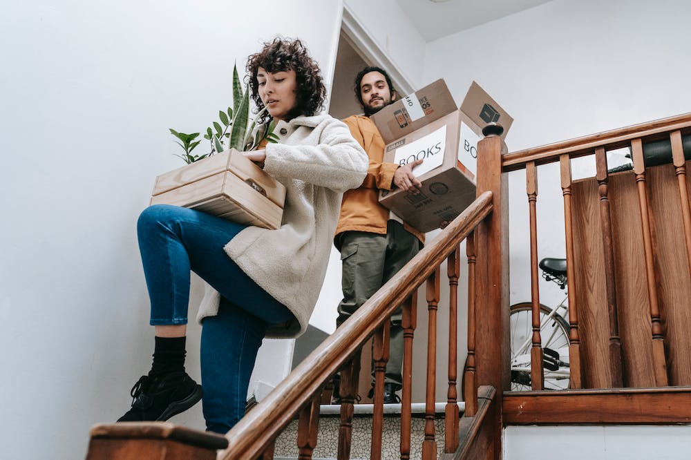 9 Ways Slow Living Can Lead To A Magical Sustainable Life 6 Slow-living-couple-clear-clutter