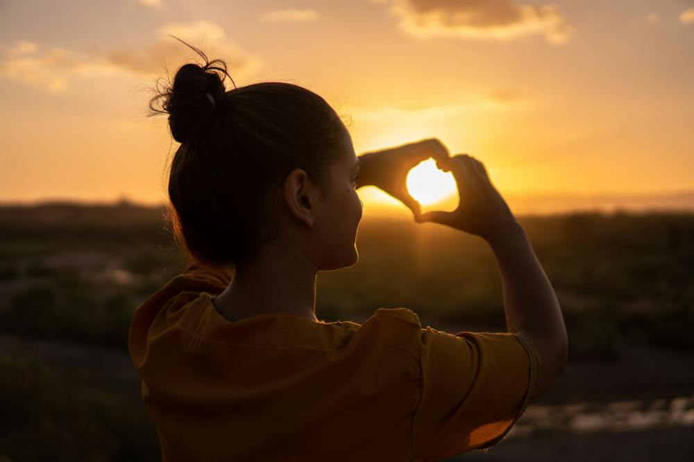 9 Ways Slow Living Can Lead To A Magical Sustainable Life 3 Slow-living-woman-enjoying-sunset
