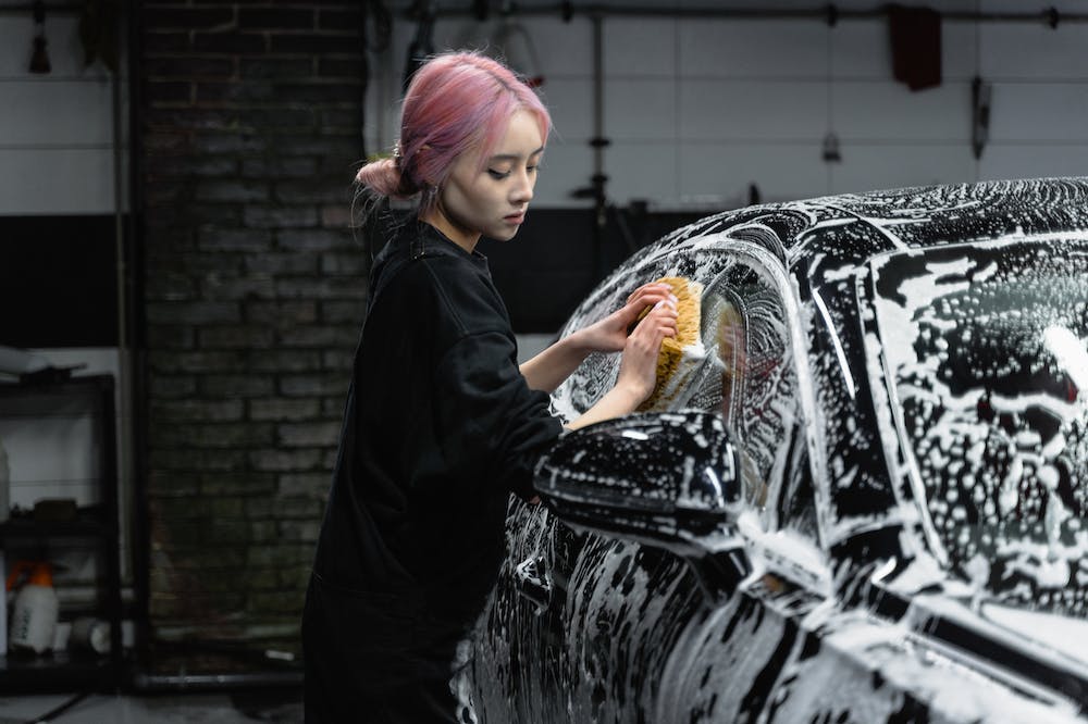 Free-your-mind-Woman-cleaning-car