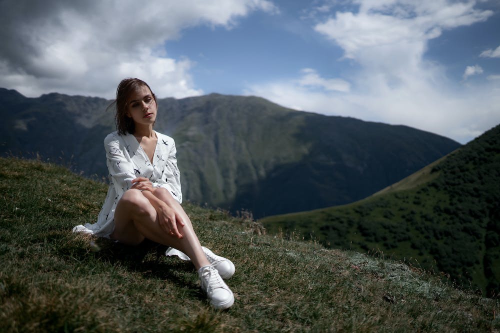 Be-the-Best-Version-of-Yourself-girl-sitting-outdoor