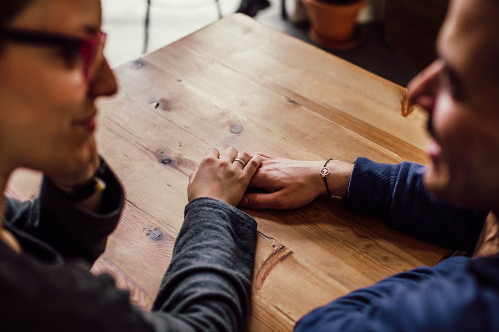 7 Easy Ways to Turn a Situationship into an Awesome Relationship 3 Situationship-man-woman-sitting-together