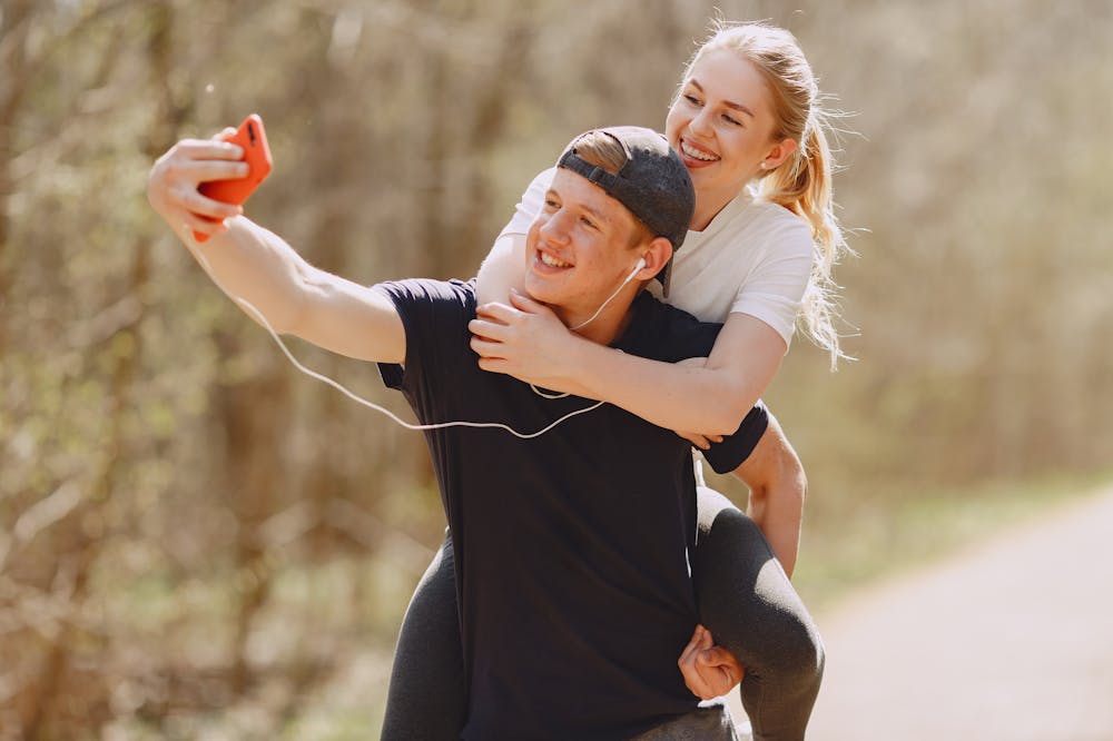 Man-Woman-Couple-Taking_selfie