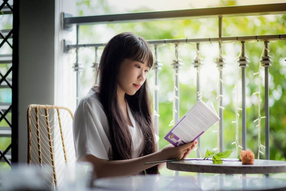 Woman-Sitting-reading-book