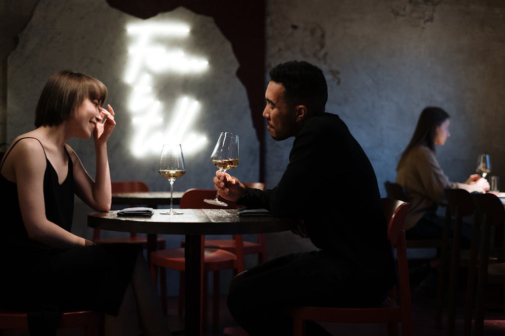 Man-Woman-Chat-drinking-wine