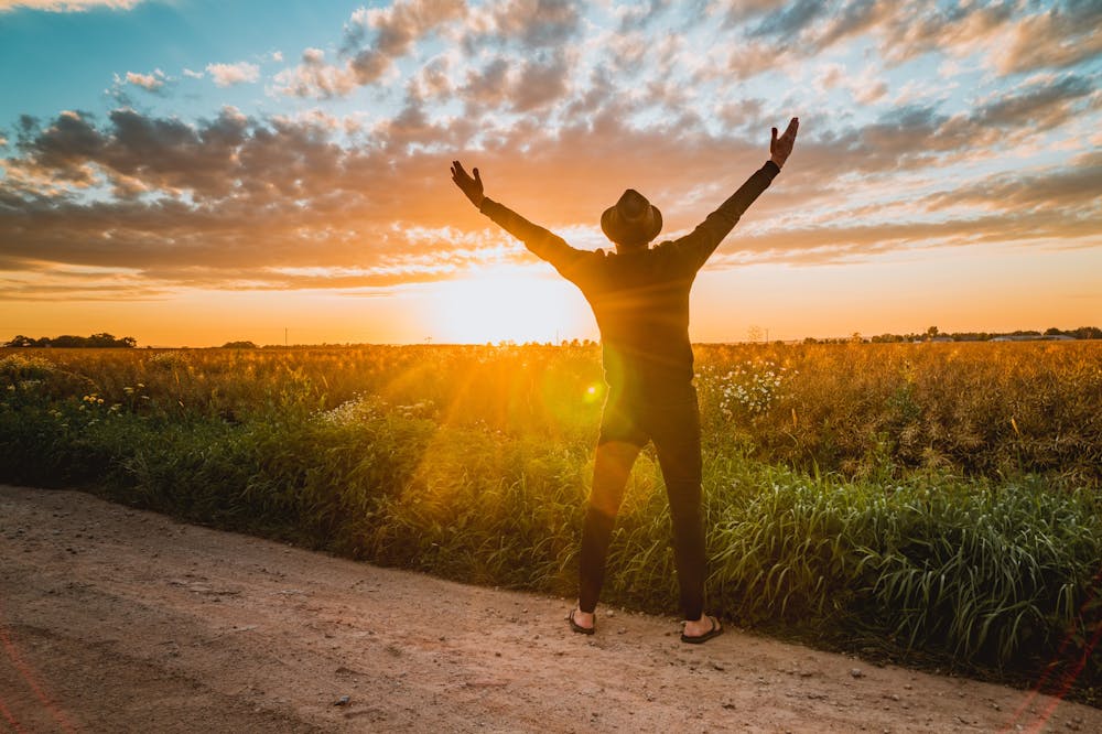 Man-raise-hand-in-the-sun
