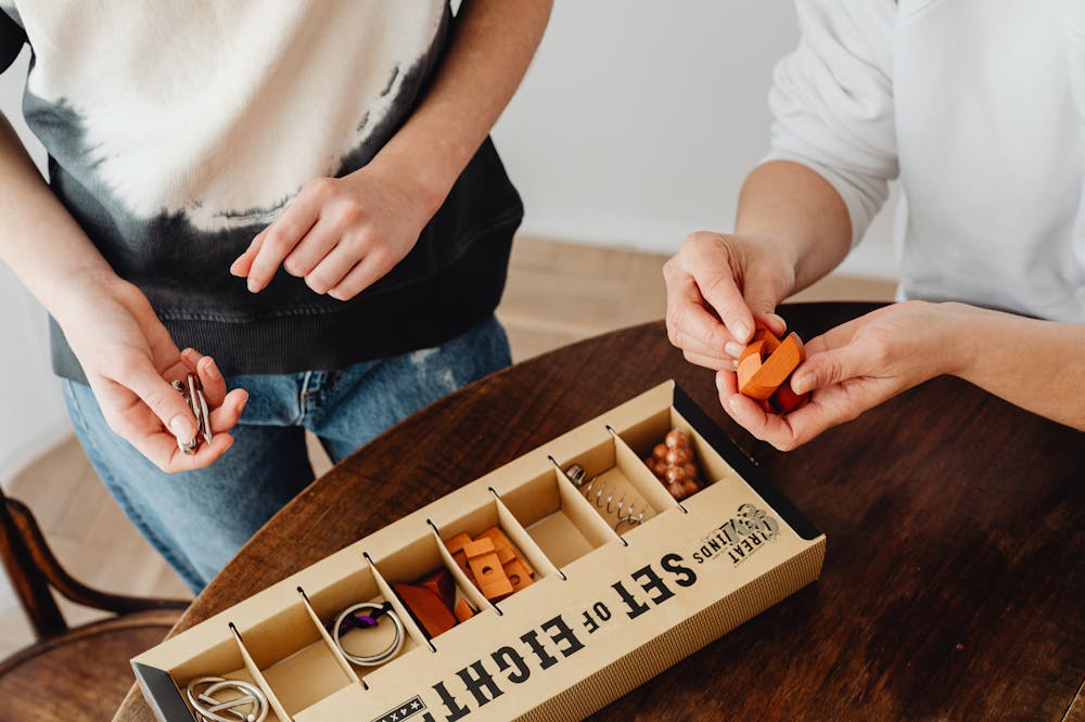 Personal-Growth-People-Playing-Puzzle