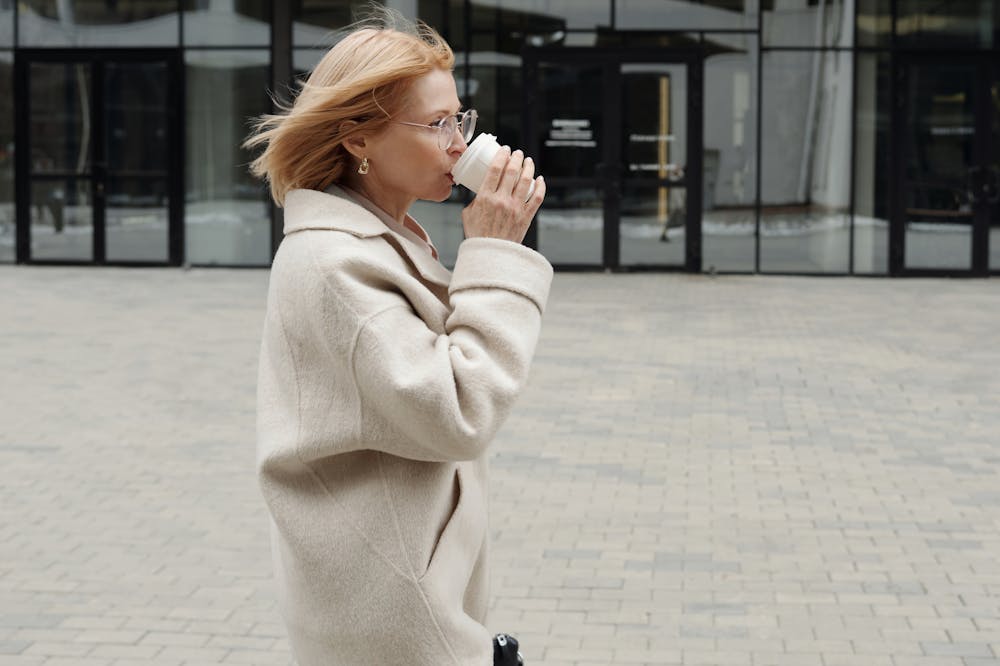 Woman-walking-while-holding-cup