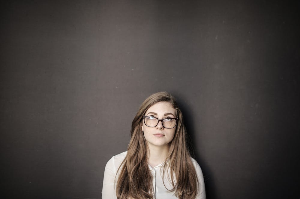 Girl-with-glasses-social-media-detox