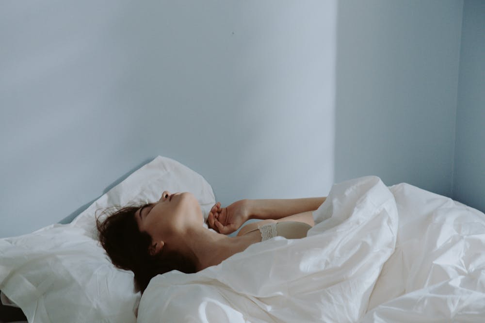 Woman-Sleeping-In-Bed-Doomscrolling