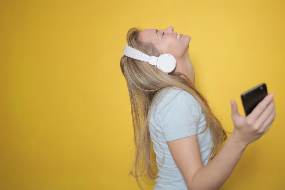 Girl-Listening-To-Music-With-Headphones