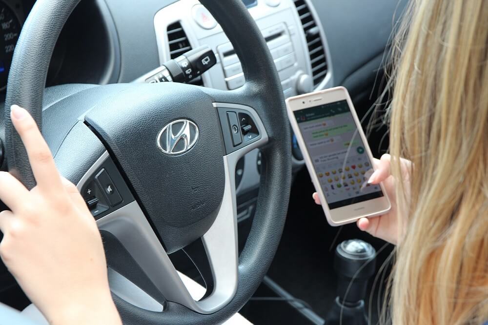 Using-phone-while-driving