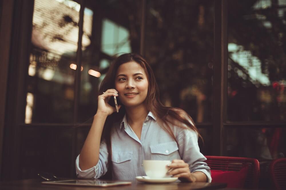 7 Proven Persuasive Techniques To Convince Anyone To Do Anything 1 Woman-using-phone-persuasive-techniques
