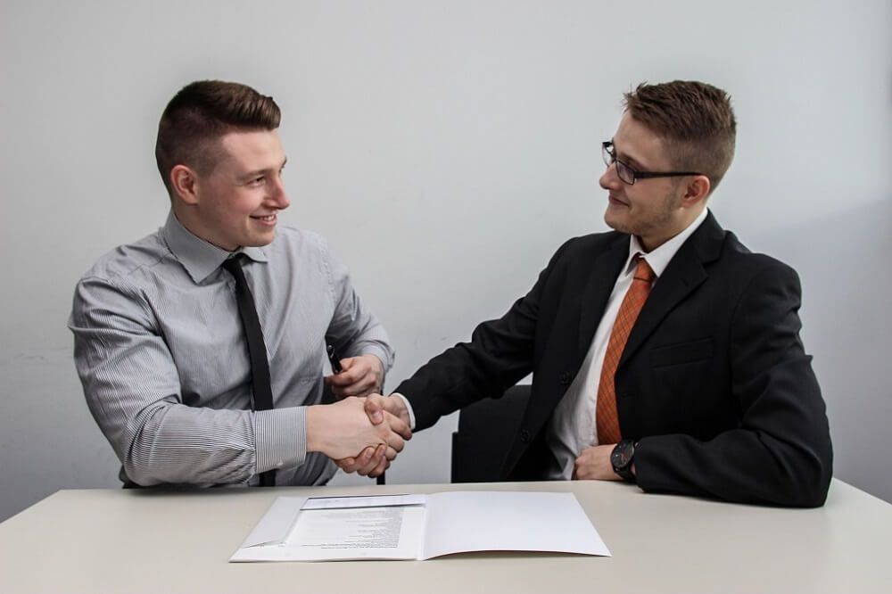 handshake-persuasive-people