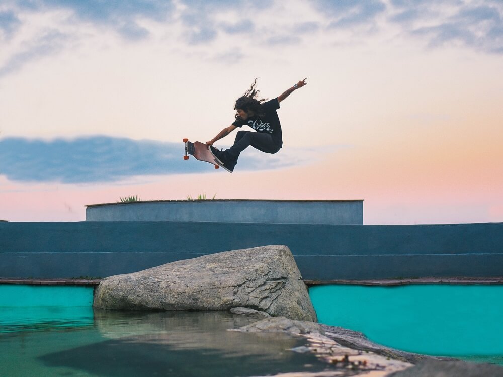 Peak-Performance-skateboarder