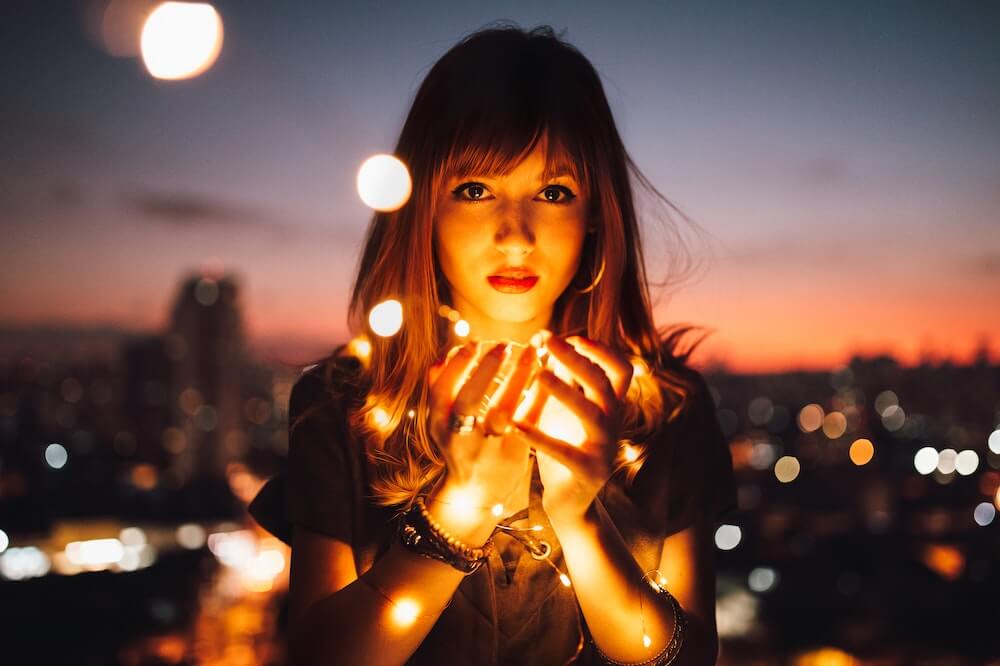 Self-healing-woman-hands-light