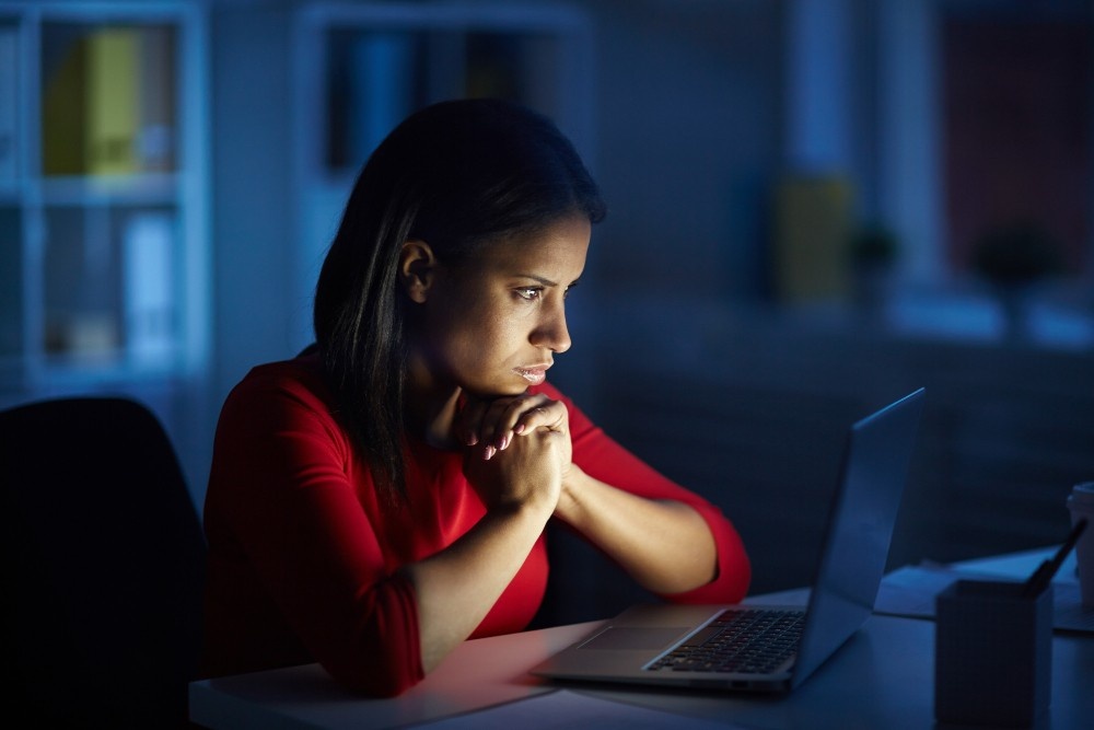 Woman-working-on-laptop-AI-anxiety